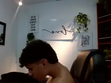 Chaturbate Live Sex Cam of ryan_grayx