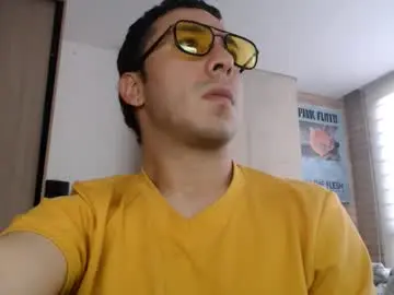 Chaturbate Live Sex Cam of justmelove11