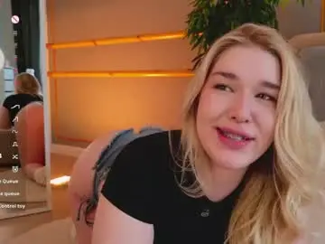 Chaturbate Watch Live Sex Cams of smiley_mia_