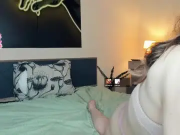 Chaturbate Live Sex Cam of angel_to_burn