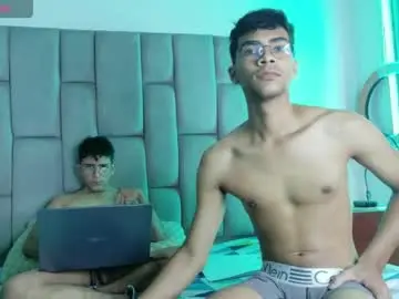 Chaturbate Live Sex Cam of twinksecrets_