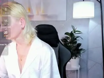 Chaturbate Live Sex Cam of julie_lucasss