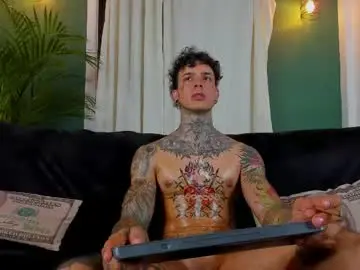 Chaturbate Sex Cam of aron_ford