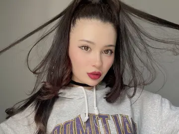 Imlive Free Live Porn of YuJinaMeow