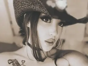 Myfreecams Free Live Porn of EMMEL1NE