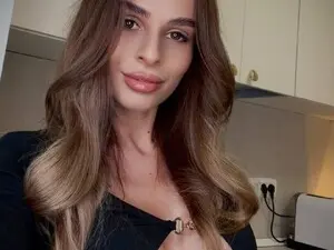 Myfreecams Live Sex Cam of ElaraShine