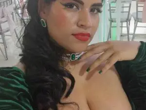 Myfreecams Watch Live Sex Cams of roxanahills_