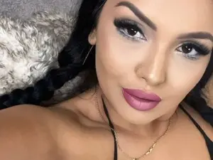 Myfreecams Adult Webcam of AvelineNoir