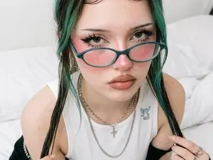 Myfreecams Sex Cam of SweetiieVal