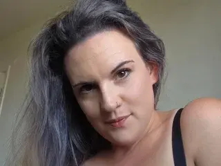 Streamate Adult Webcam of CurvyMaskedBabe