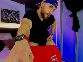 Streamate Watch Live Sex Cams of MaxiimoWolf