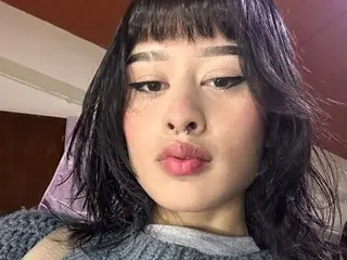 Streamate Free Porn Cam of MeliStrawberry77