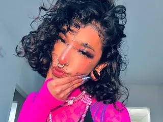 Streamate Live Porn of Maditronnn