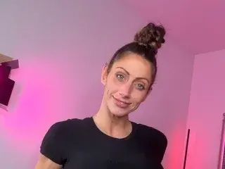 Streamate Live Porn of SkyeHotwife