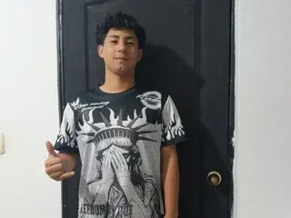 Streamate Private Sex Chat of Robertt_Brown
