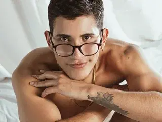 Streamate Live Sex Cam of Emilio_rivs