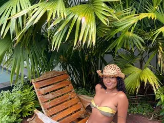 Streamate Free Live Porn of IvonneBrunettee