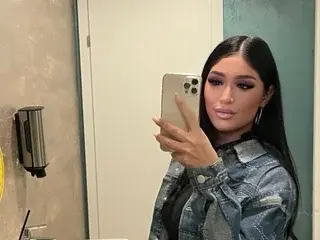 Streamate Free Porn Cam of Kira_Krush