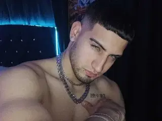 Streamate Free Live Porn of GiomarReyesX