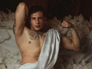 Streamate Free Porn Cam of Dustin_Sonne