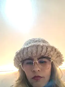 Stripchat Live Sex Cam of Sharlott_3