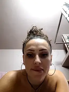 Stripchat Live Sex Cam of Caramellaa