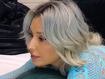 Stripchat Sex Cam of IssaSmith