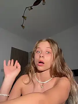 Stripchat Free Porn Cam of BabyAnais