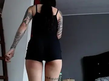 Stripchat Nude Webcam of Emilia_1995