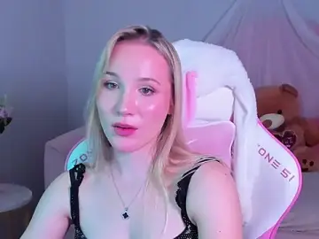 Stripchat Live Sex Cam of ElaraVoltage