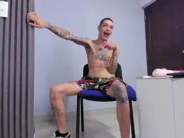 Stripchat Live Sex Cam of logan-wollf