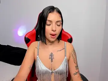 Stripchat Live Sex Cam of hannah_miltonn