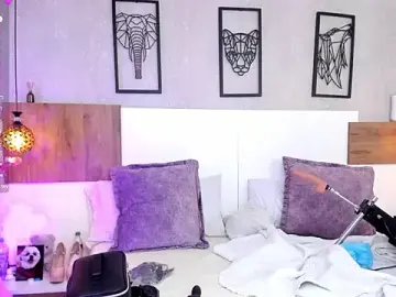 Stripchat Live Porn of nahomiidasilva_