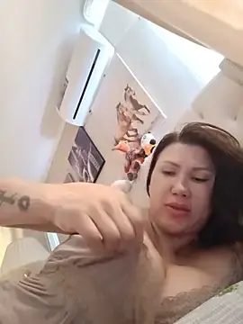 Stripchat Free Porn Cam of ROXOLANAA_SEXY