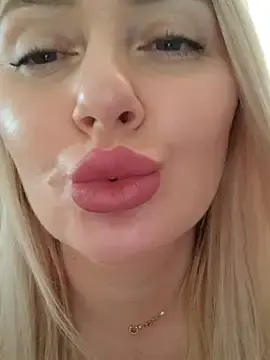 Stripchat Live Sex Cam of LadyLolyPop_