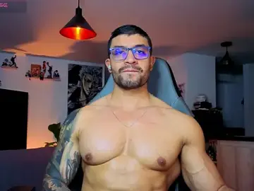 Stripchat Live Sex Cam of Michael_Diamond