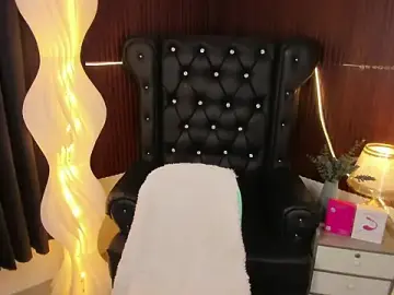 Stripchat Live Sex Cam of Naya_Hilton