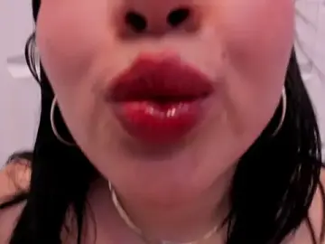 Stripchat Nude Webcam of RoxaneBrown