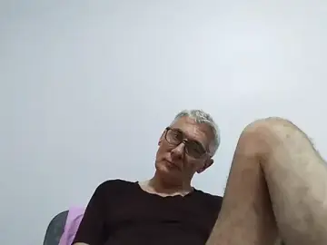 Stripchat Live Sex of BIGUNCUTHARDCOCK