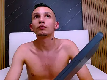 Stripchat Free Porn Cam of Isak_Berekoa