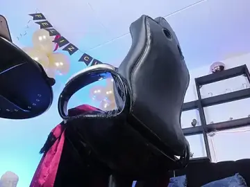 Stripchat Free Porn Cam of Halley_Ravenn