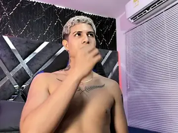 Stripchat Sex Cam of dominic_connor