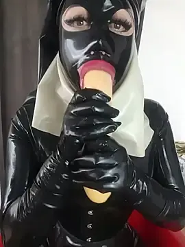 Stripchat Adult Webcam of LatexDevil_Blondie