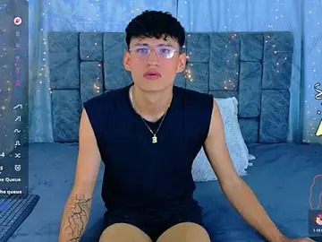 Stripchat Sex Cam of NicolasTorrez