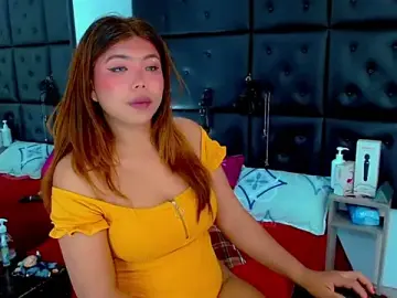 Stripchat Free Porn Cam of Cloelombard