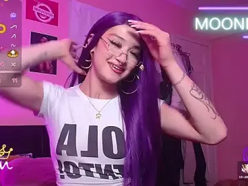 Stripchat Free Porn Cam of moonfiredancer