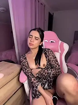 Stripchat Best live sex cam show of Emily-14