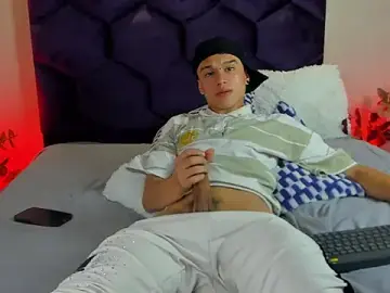 Stripchat Adult Webcam of Dominik_Souza