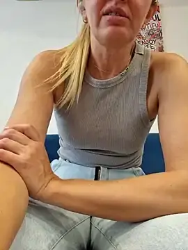 Stripchat Free Live Porn of Miss____Mia_