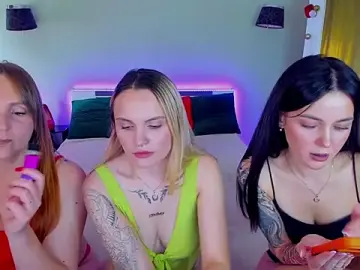 Stripchat Live Sex Cam of MagicEyess
